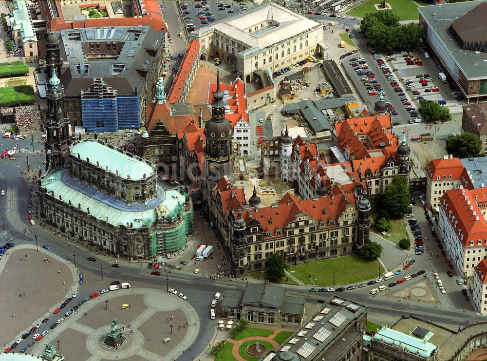 Luftbild Dresden - Altstadt mit der ehemaligen Katholischen Hofkirche am Dresdner Schlossplatz