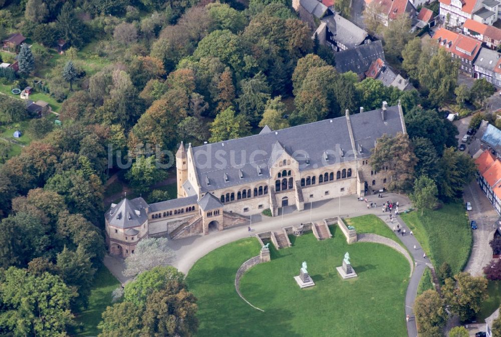 Goslar aus der Vogelperspektive: Altstadt von Goslar im Bundesland Niedersachsen