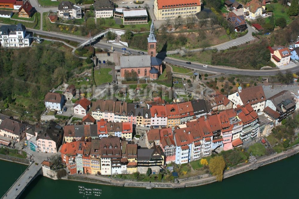 Luftbild Laufenburg - Altstadt, Heilig Geist Kirche und Rheinufer von Laufenburg am Rhein im Bundesland Baden-Württemberg, Deutschland