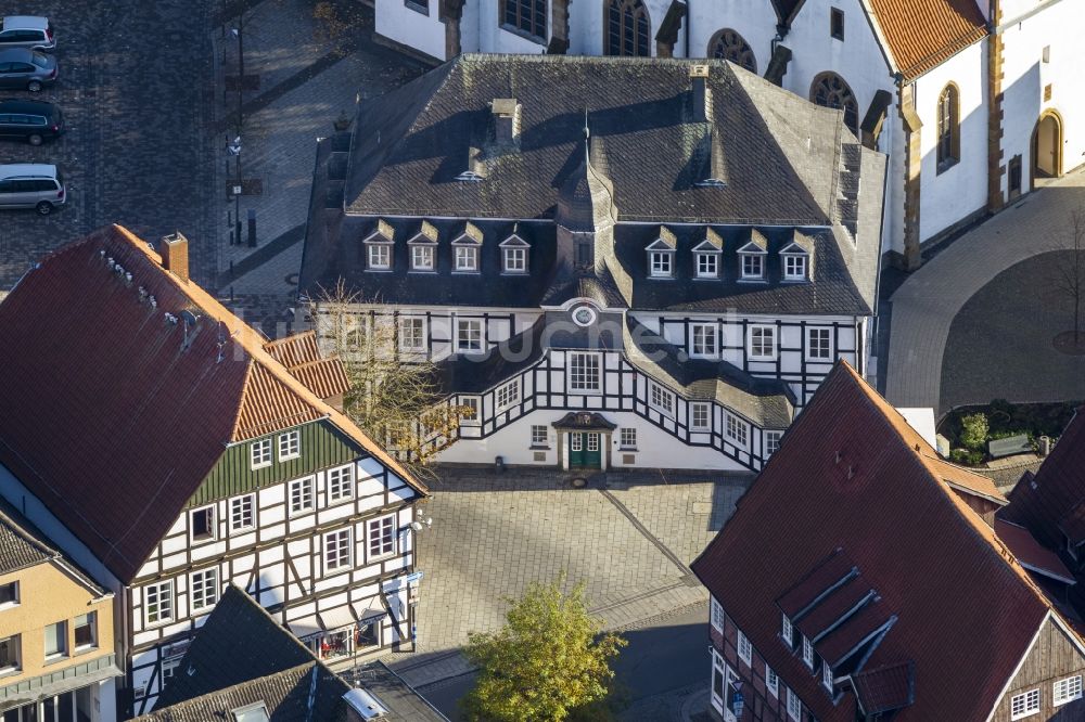 Luftaufnahme Rietberg - Altstadt mit historischem Rathaus von Rietberg im Bundesland Nordrhein-Westfalen