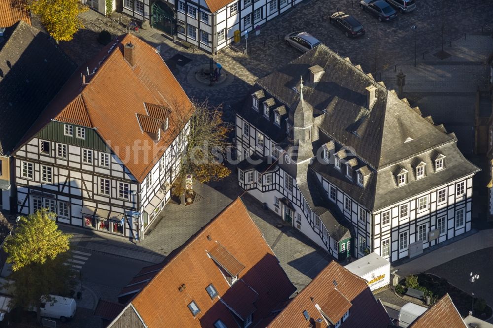 Rietberg von oben - Altstadt mit historischem Rathaus von Rietberg im Bundesland Nordrhein-Westfalen