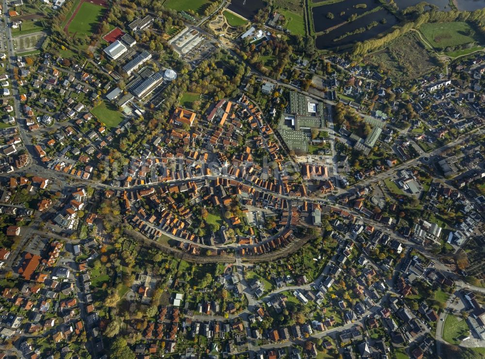 Luftaufnahme Rietberg - Altstadt mit historischem Rathaus von Rietberg im Bundesland Nordrhein-Westfalen