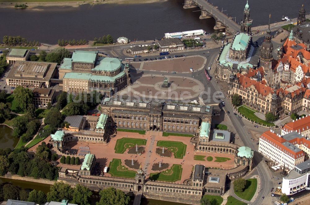 Dresden von oben - Altstadt und Innenstadtzentrum in Dresden im Bundesland Sachsen, Deutschland