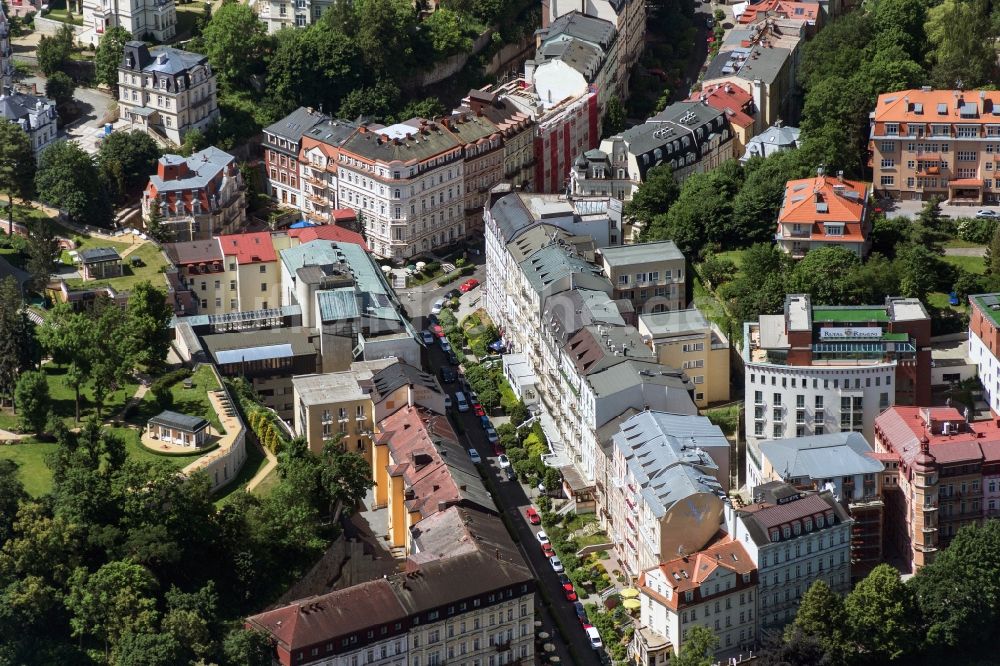 Karlsbad von oben - Altstadt von Karlsbad ( Karlovy Vary ) in Tschechien