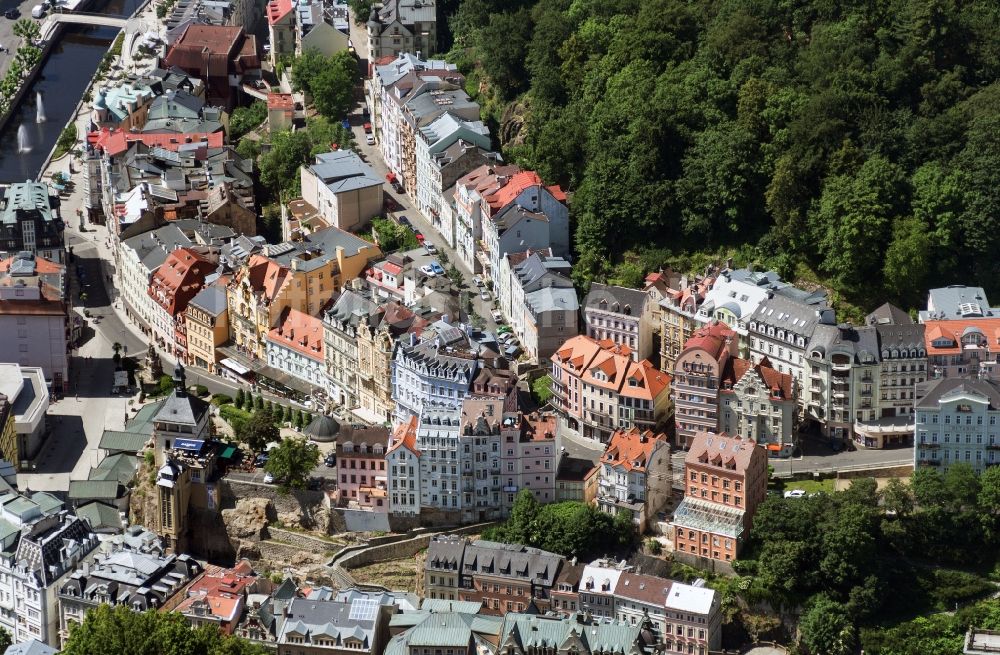 Karlsbad aus der Vogelperspektive: Altstadt von Karlsbad ( Karlovy Vary ) in Tschechien