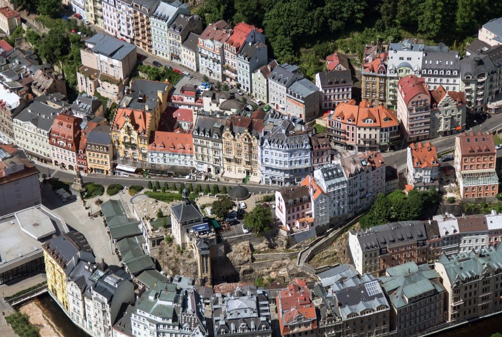 Karlsbad aus der Vogelperspektive: Altstadt von Karlsbad ( Karlovy Vary ) in Tschechien