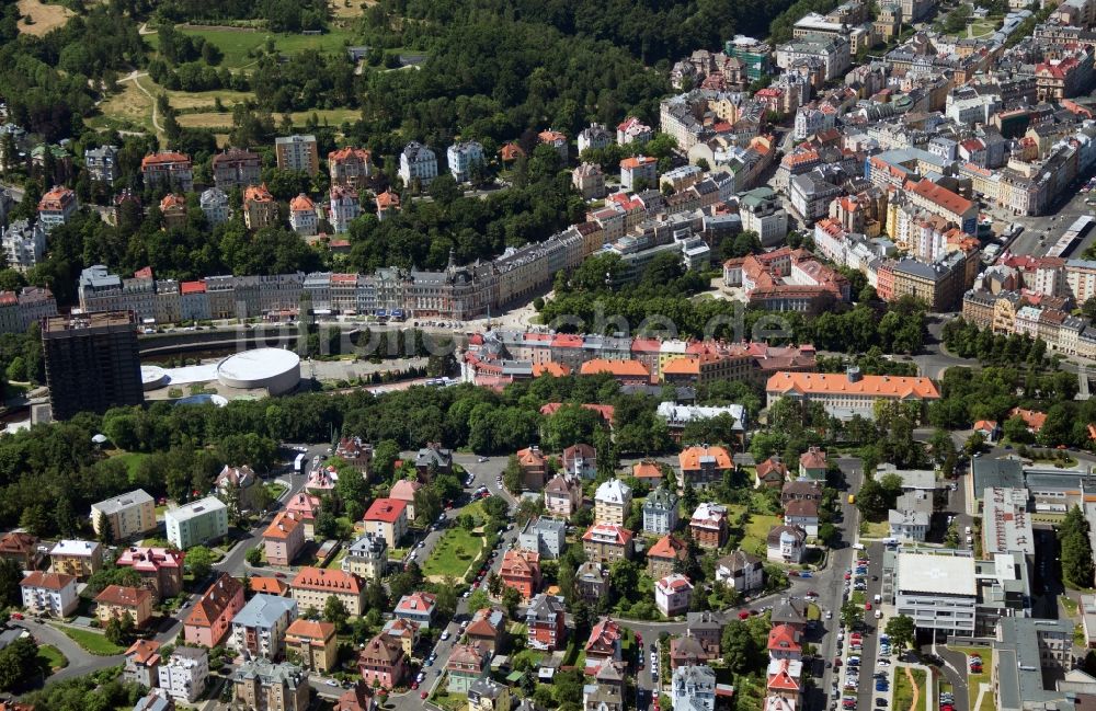 Karlsbad aus der Vogelperspektive: Altstadt von Karlsbad ( Karlovy Vary ) in Tschechien