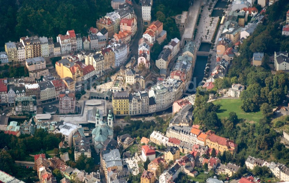 Luftaufnahme Karlsbad - Altstadt von Karlsbad ( Karlovy Vary ) in Tschechien