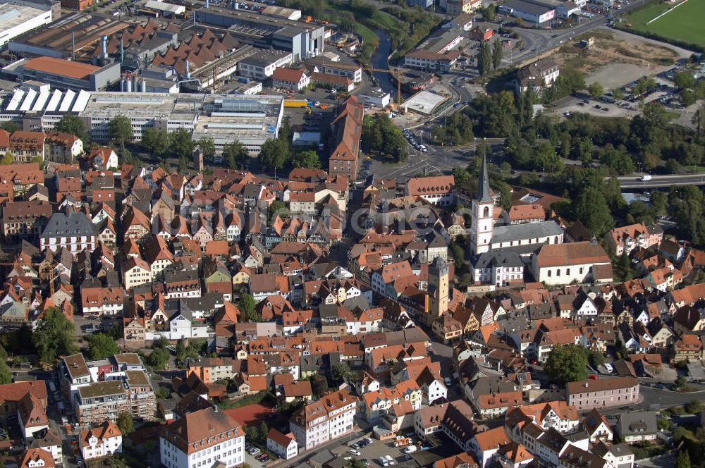 Luftbild Lohr am Main - Altstadt mit Kirche St. Michael und Bayersturm in Lohr am Main