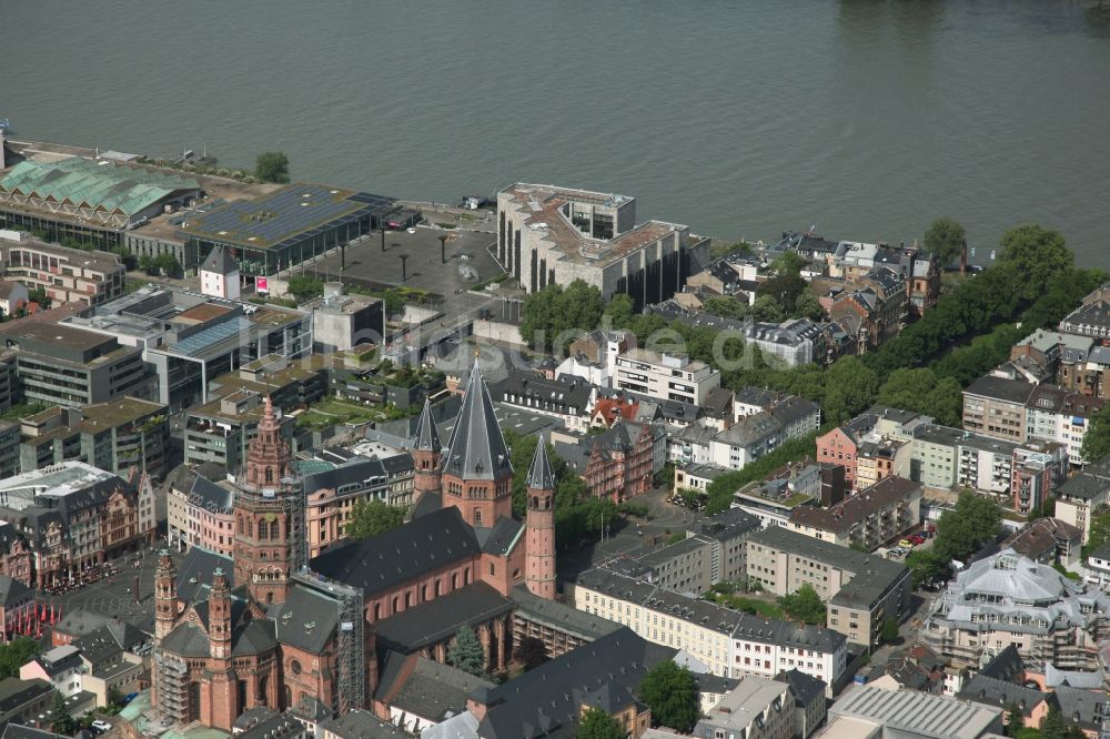 Luftaufnahme Mainz - Altstadt mit dem Mainzer Dom in Mainz im Bundesland Rheinland-Pfalz