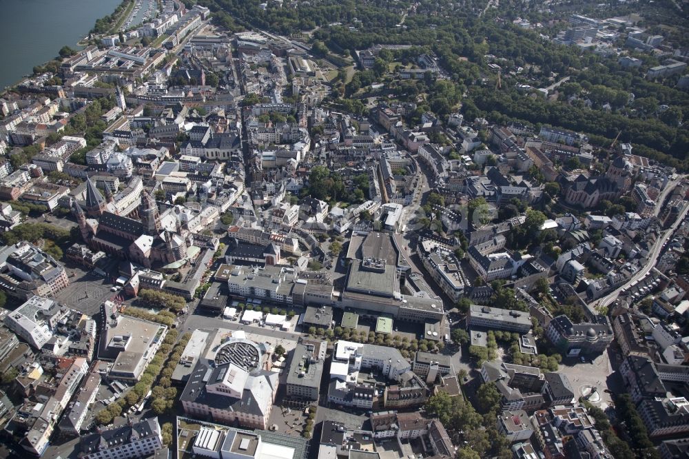 Mainz aus der Vogelperspektive: Altstadt mit dem Mainzer Dom in Mainz im Bundesland Rheinland-Pfalz