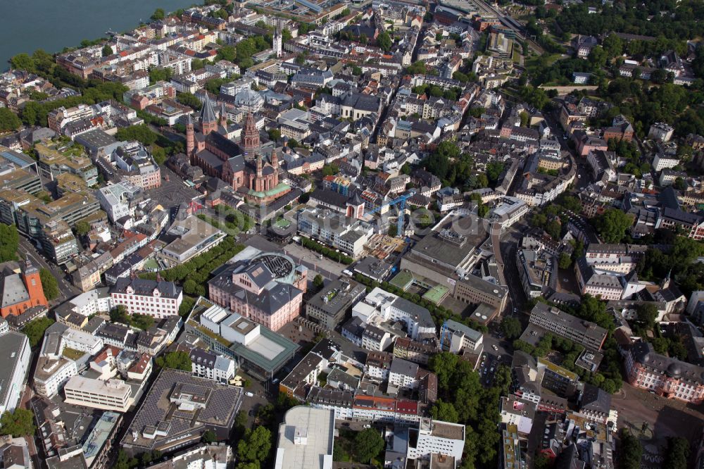 Mainz von oben - Altstadt mit dem Mainzer Dom in Mainz im Bundesland Rheinland-Pfalz