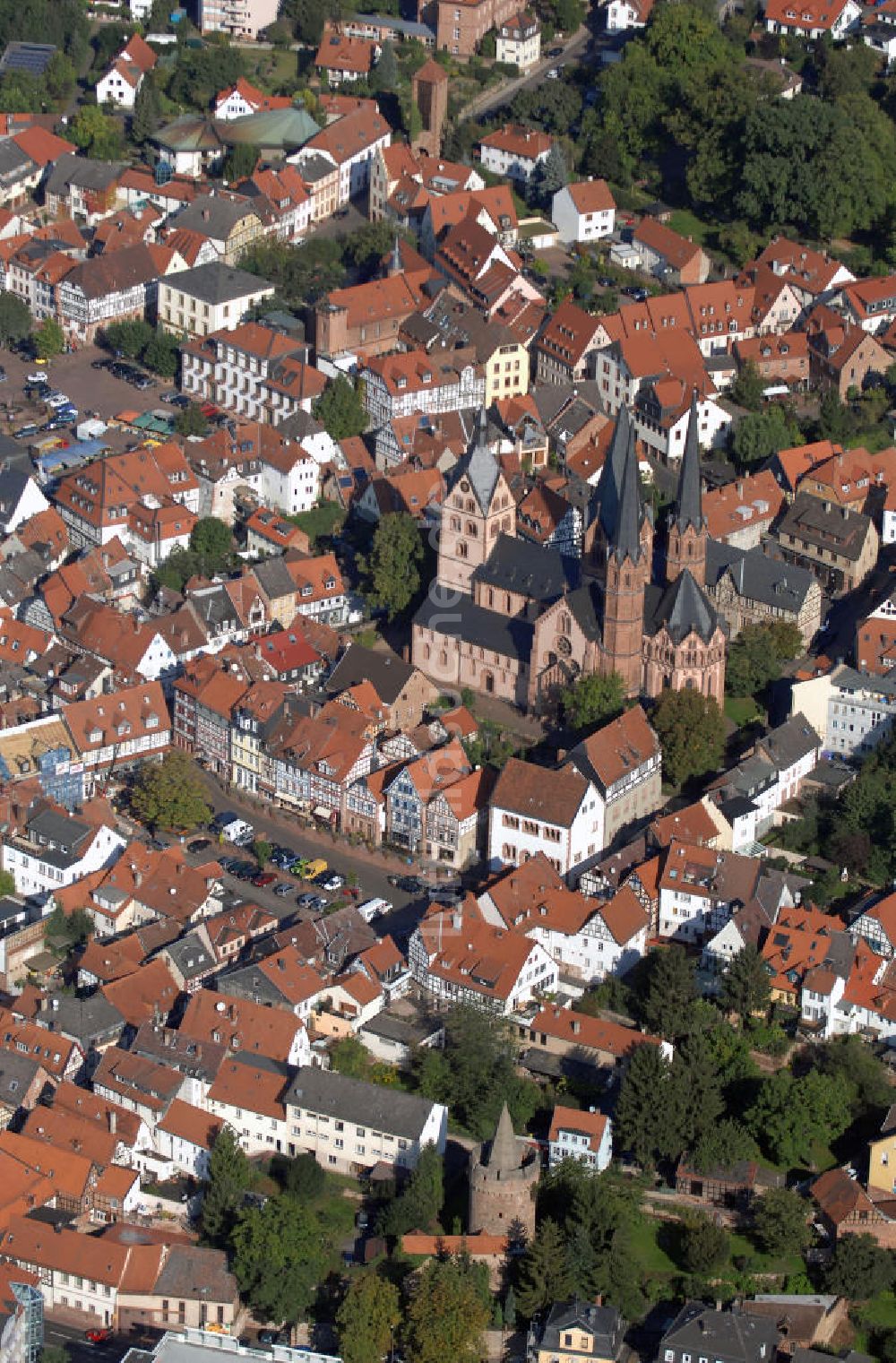 Gelnhausen von oben - Altstadt mit Marienkirche von Gelnhausen in Hessen