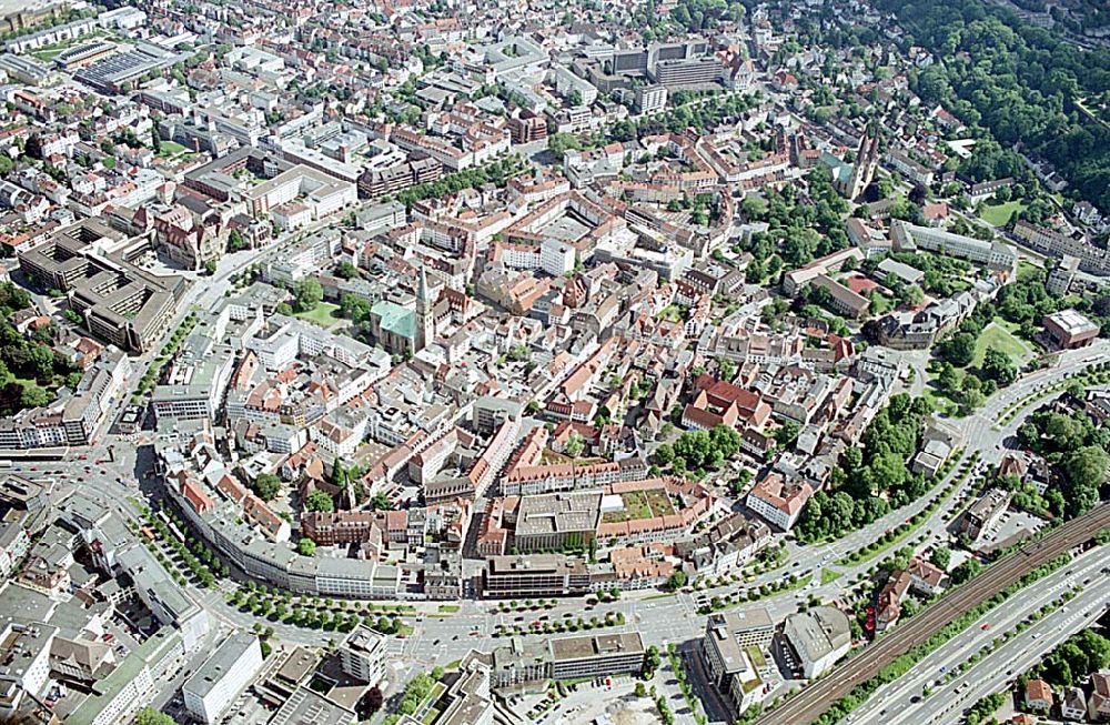 Bielefeld / NRW von oben - Altstadt und Markt von Bielefeld. Datum: 26.05.03