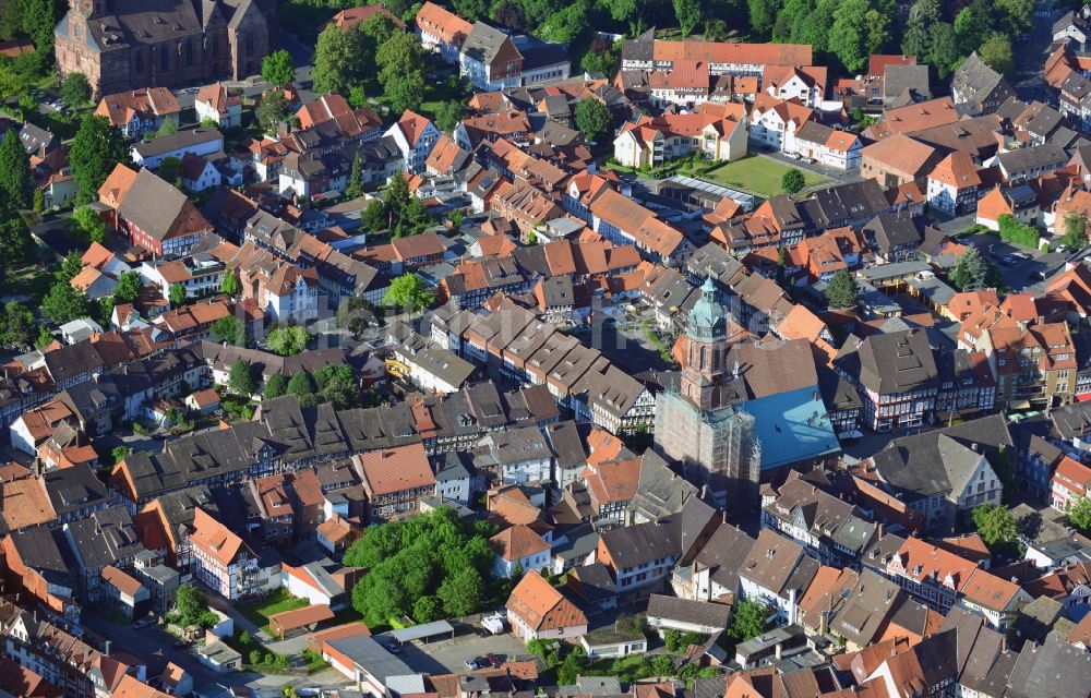 Einbeck aus der Vogelperspektive: Altstadt und die Markt - Kirche St. Jacobi am Marktplatz Ecke Marktstraße in Einbeck im Bundesland Niedersachsen