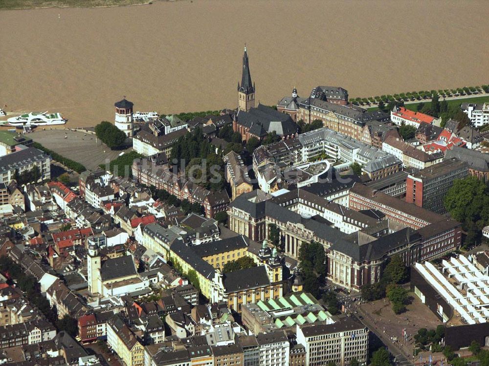 Düsseldorf (NRW) aus der Vogelperspektive: Altstadt und Rheinufer - Düsseldorf (NRW)