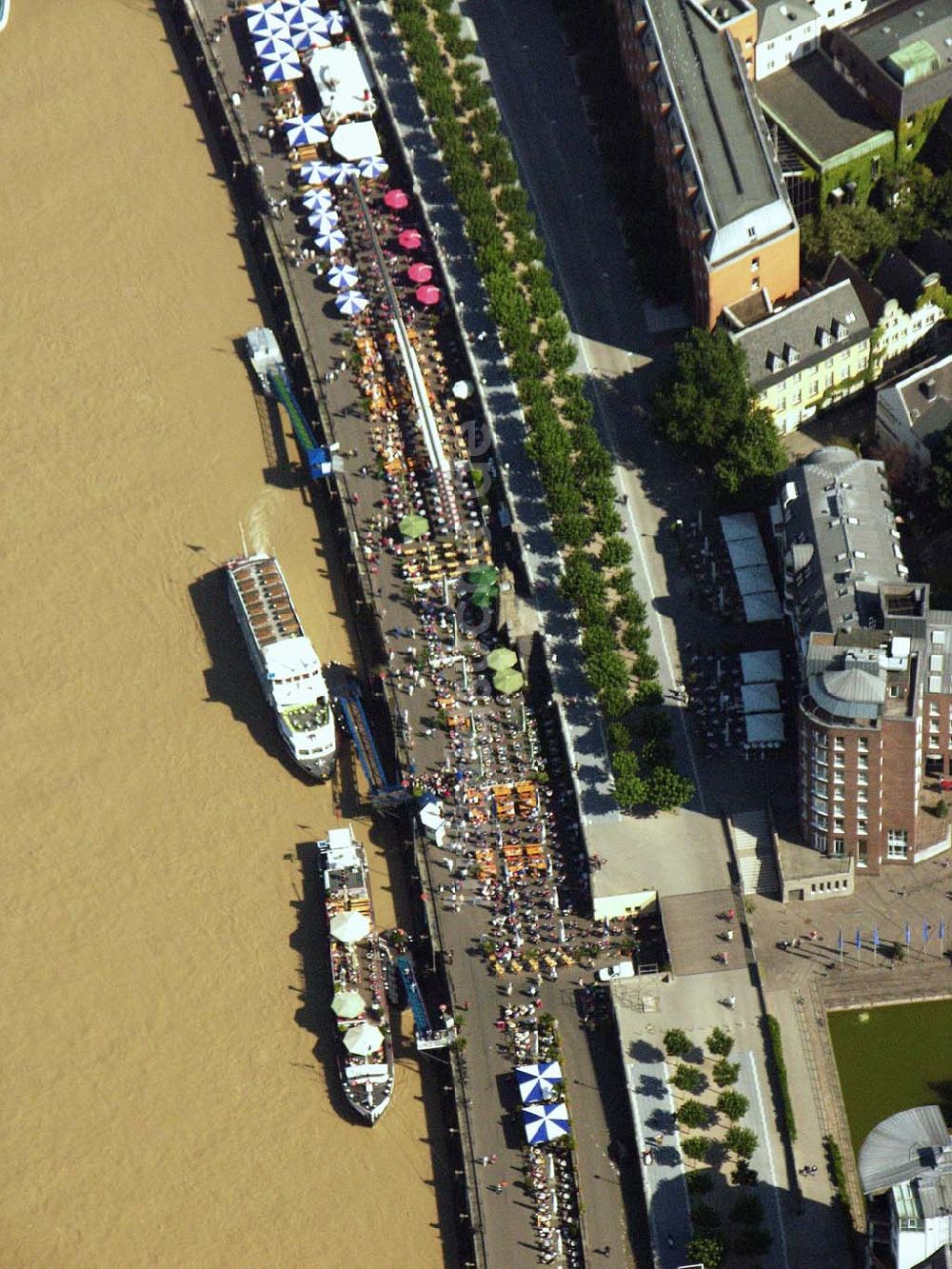 Düsseldorf (NRW) von oben - Altstadt und Rheinufer - Düsseldorf (NRW)