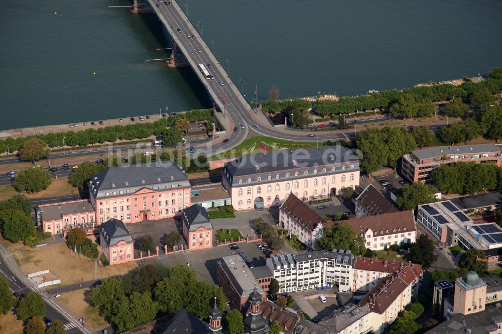 Mainz aus der Vogelperspektive: Altstadt mit Staatskanzlei und Landtag in Mainz im Bundesland Rheinland-Pfalz