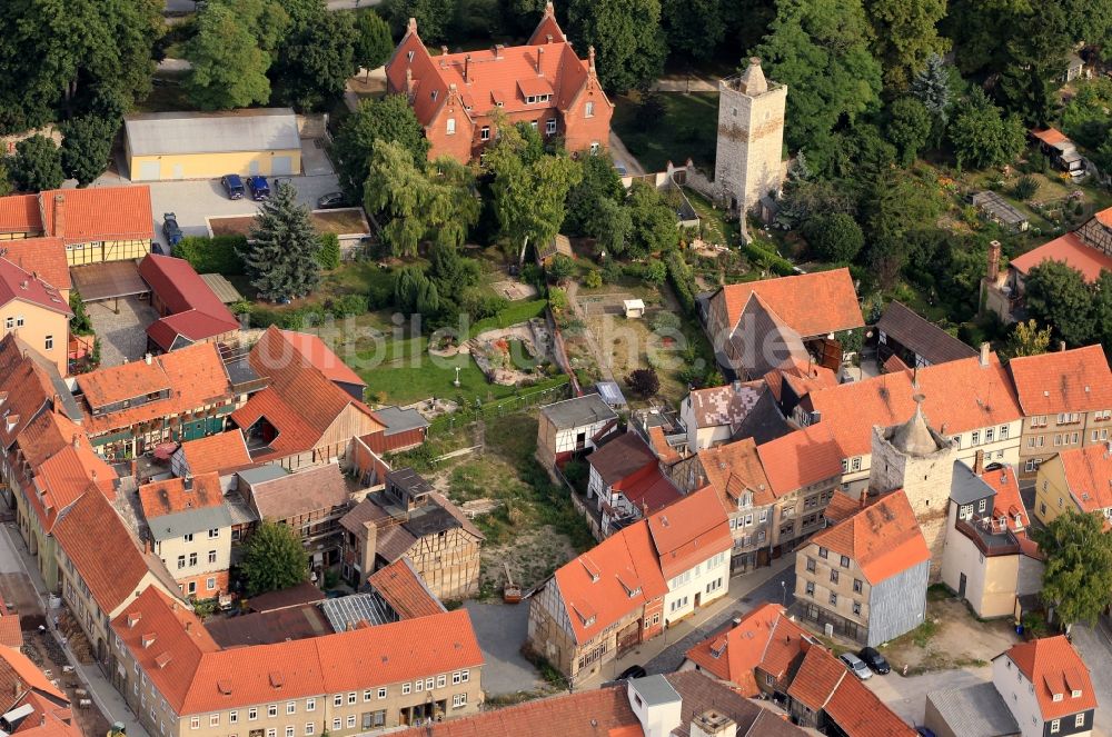 Bad Langensalza von oben - Altstadt mit Turm der historischen Stadtmauer in Bad Langensalza in Thüringen