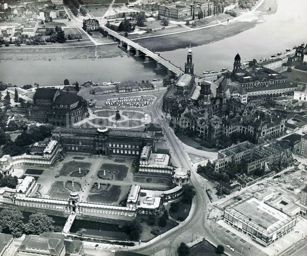 Luftaufnahme Dresden - Altstadt am Ufer der Elbe von Dresden im Bundesland Sachsen