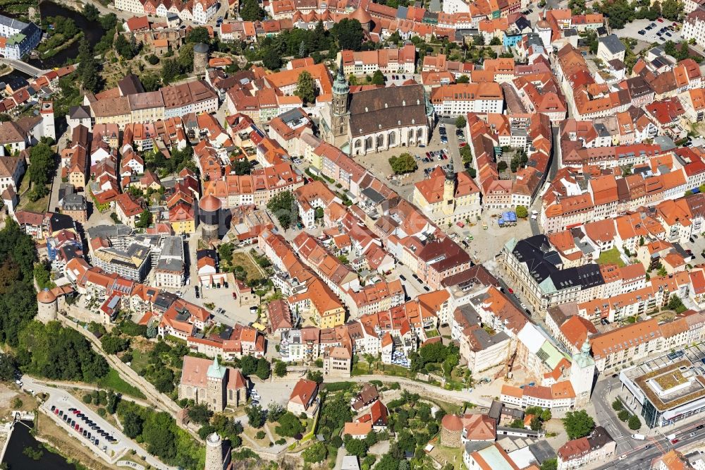 Bautzen aus der Vogelperspektive: Altstadt am Ufer des Flußverlaufes der Hauptspree in Bautzen im Bundesland Sachsen, Deutschland