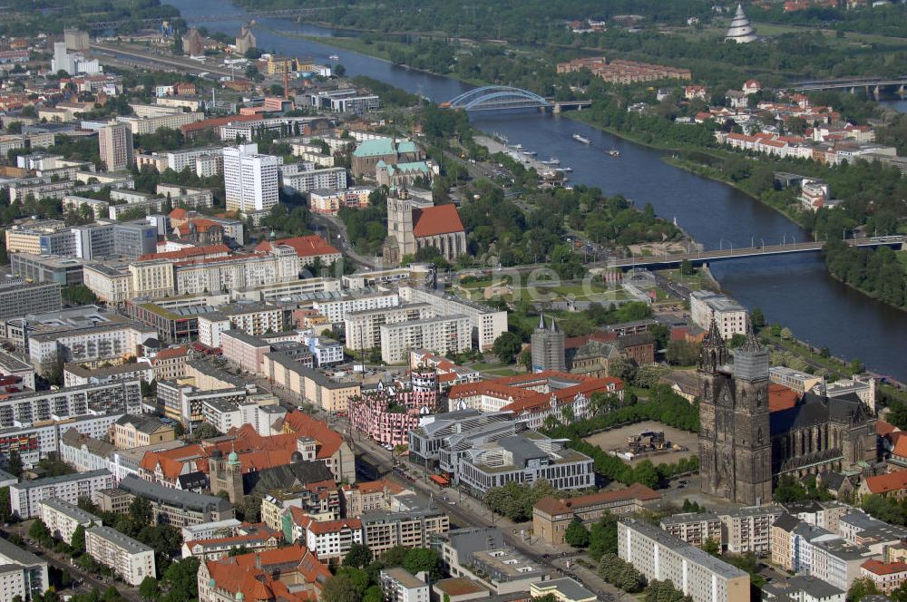 Magdeburg aus der Vogelperspektive: Altstadt westlich der Elbe in Magdeburg