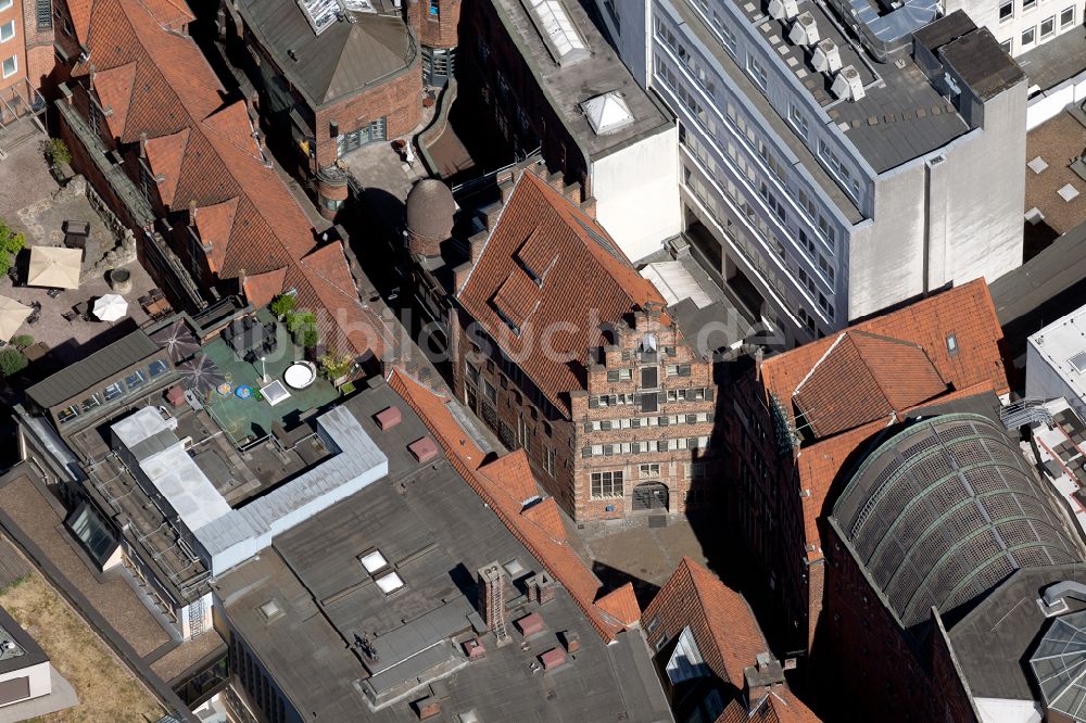 Luftbild Bremen - Altstadtbereich mit historischen Gebäuden in der Böttcherstraße in Bremen, Deutschland