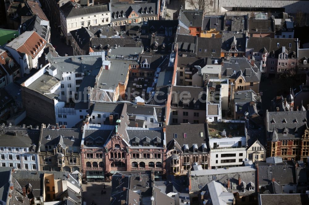 Luftbild Wiesbaden - Altstadtbereich der Innenstadt an der Langgasse im Zentrum von Wiesbaden im Bundesland Hessen