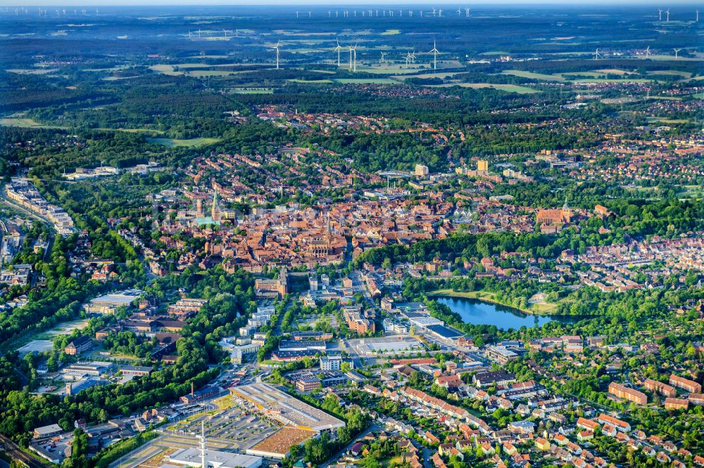 Lüneburg aus der Vogelperspektive: Altstadtbereich und Innenstadt in Lüneburg im Bundesland Niedersachsen, Deutschland