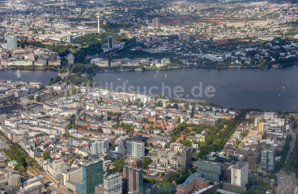 Hamburg von oben - Altstadtbereich und Innenstadtzentrum an der Alster in Hamburg, Deutschland