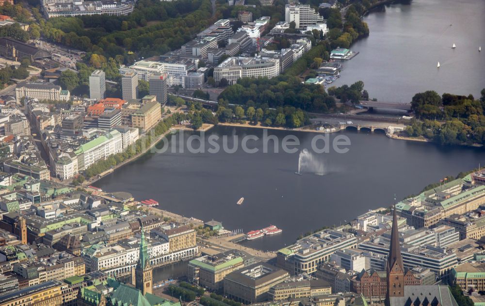 Luftaufnahme Hamburg - Altstadtbereich und Innenstadtzentrum an der Alster in Hamburg, Deutschland