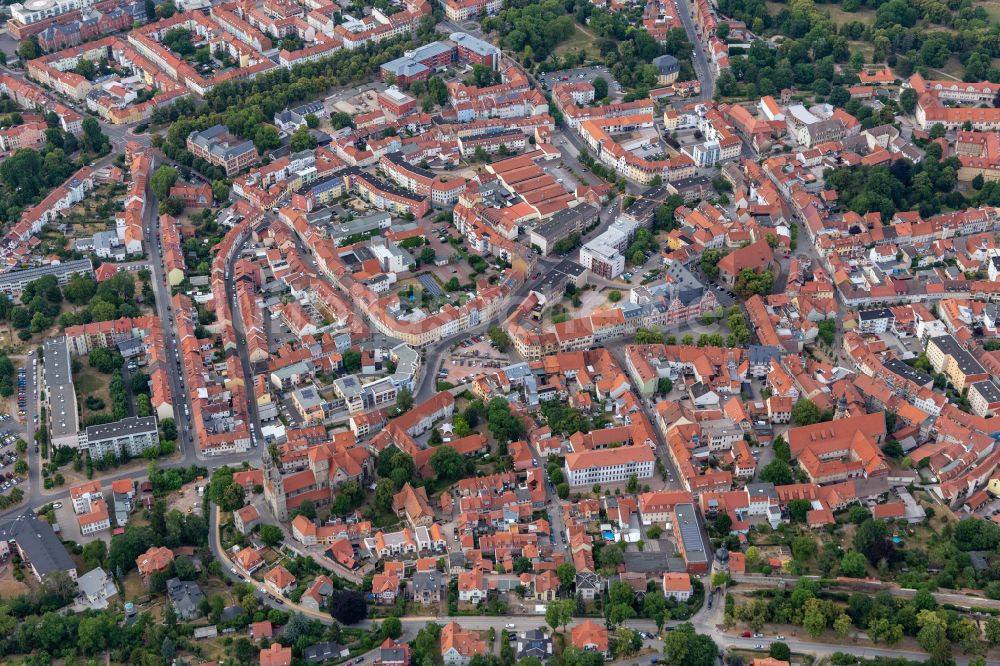 Arnstadt von oben - Altstadtbereich und Innenstadtzentrum in Arnstadt im Bundesland Thüringen, Deutschland