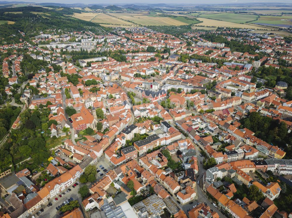 Arnstadt aus der Vogelperspektive: Altstadtbereich und Innenstadtzentrum in Arnstadt im Bundesland Thüringen, Deutschland