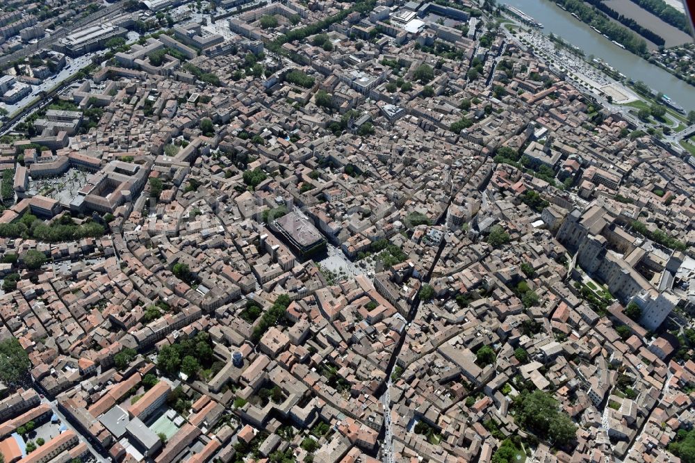 Avignon aus der Vogelperspektive: Altstadtbereich und Innenstadtzentrum in Avignon in Provence-Alpes-Cote d'Azur, Frankreich