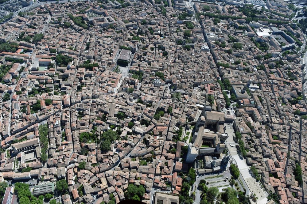 Luftaufnahme Avignon - Altstadtbereich und Innenstadtzentrum in Avignon in Provence-Alpes-Cote d'Azur, Frankreich