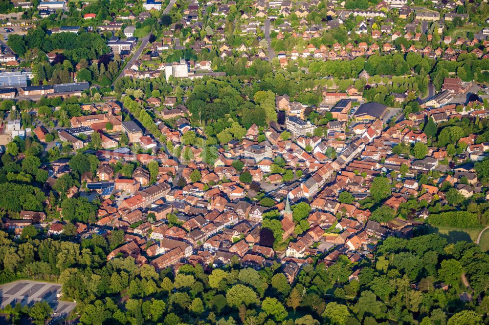 Bad Bevensen aus der Vogelperspektive: Altstadtbereich und Innenstadtzentrum in Bad Bevensen im Bundesland Niedersachsen, Deutschland