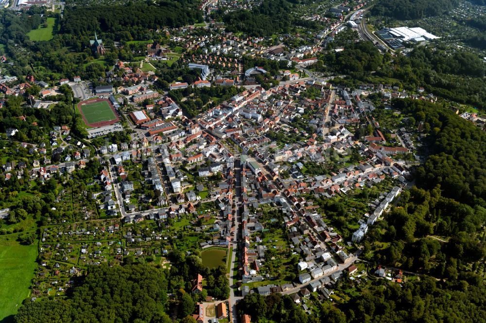 Bad Doberan von oben - Altstadtbereich und Innenstadtzentrum in Bad Doberan im Bundesland Mecklenburg-Vorpommern, Deutschland