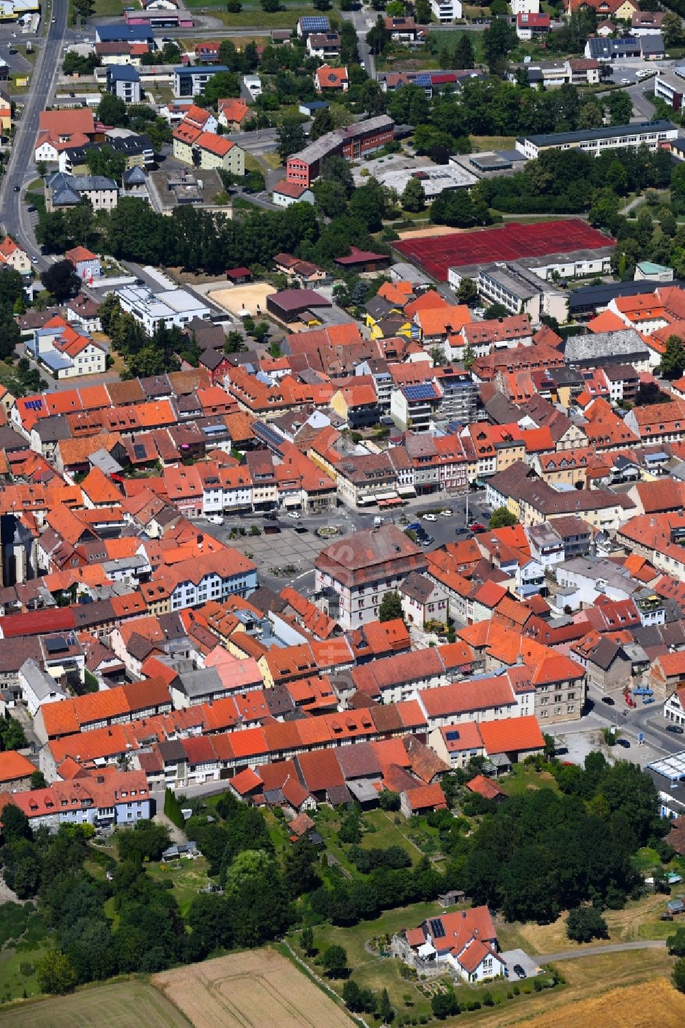 Bad Königshofen im Grabfeld aus der Vogelperspektive: Altstadtbereich und Innenstadtzentrum in Bad Königshofen im Grabfeld im Bundesland Bayern, Deutschland