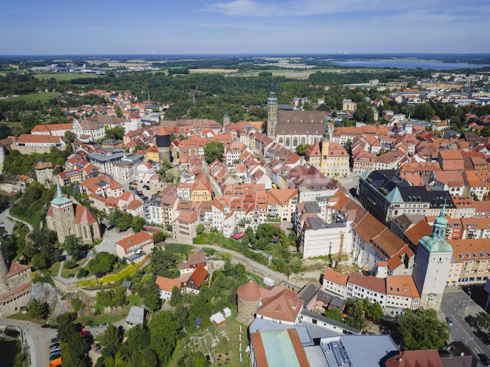 Bautzen aus der Vogelperspektive: Altstadtbereich und Innenstadtzentrum in Bautzen im Bundesland Sachsen, Deutschland