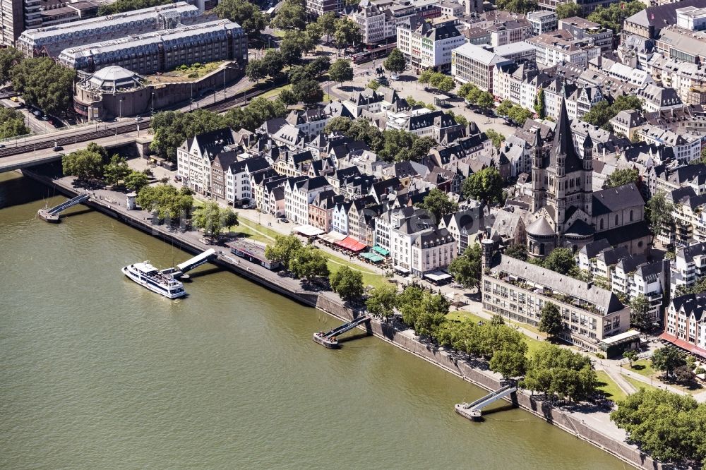 Luftbild Köln - Altstadtbereich und Innenstadtzentrum mit Blick auf die Kirche Groß St.Martin in Köln im Bundesland Nordrhein-Westfalen, Deutschland