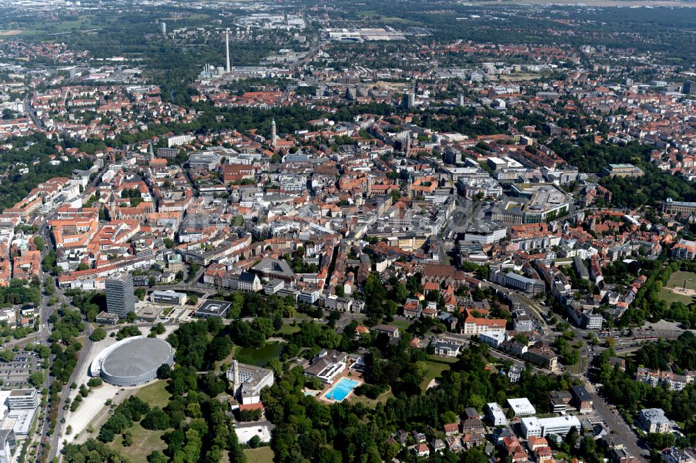 Braunschweig von oben - Altstadtbereich und Innenstadtzentrum in Braunschweig im Bundesland Niedersachsen, Deutschland