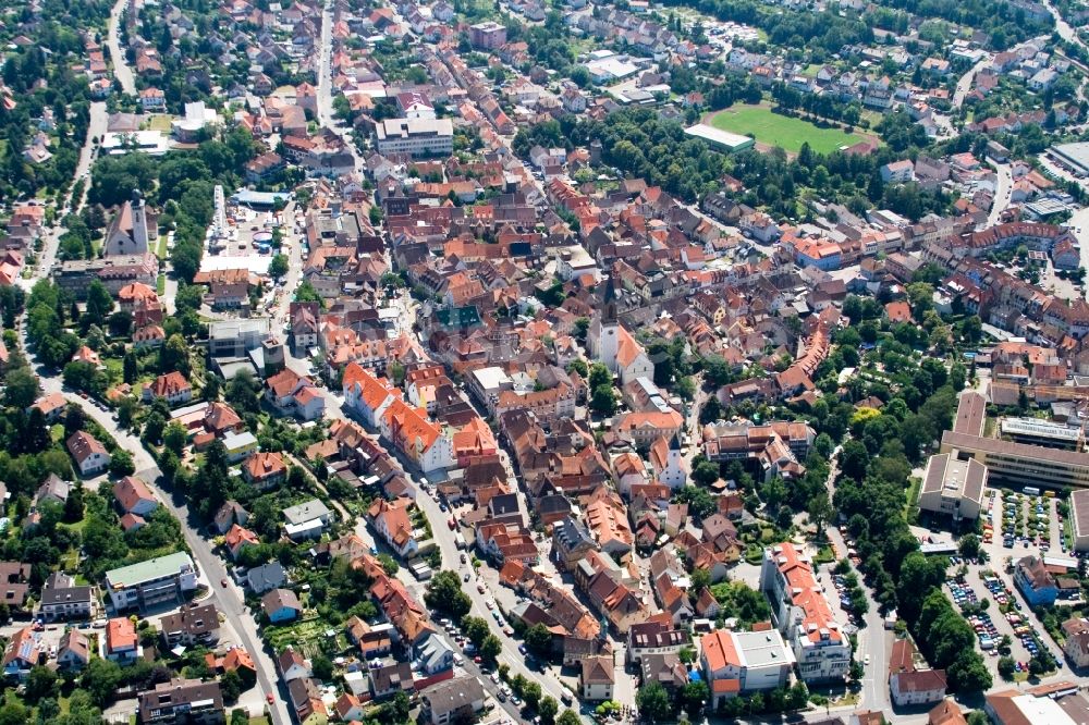 Luftaufnahme Bretten - Altstadtbereich und Innenstadtzentrum Bretten in Bretten im Bundesland Baden-Württemberg