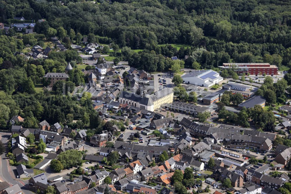 Brüggen von oben - Altstadtbereich und Innenstadtzentrum in Brüggen im Bundesland Nordrhein-Westfalen, Deutschland