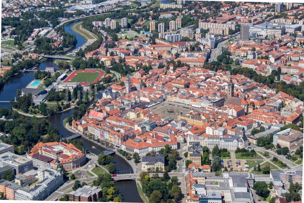 Luftbild Ceske Budejovice - Altstadtbereich und Innenstadtzentrum in Ceske Budejovice in Jihocesky kraj, Tschechien