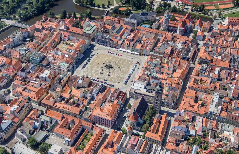 Ceske Budejovice aus der Vogelperspektive: Altstadtbereich und Innenstadtzentrum in Ceske Budejovice in Jihocesky kraj, Tschechien