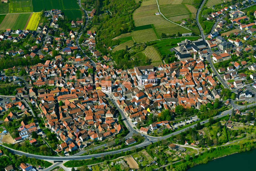 Dettelbach von oben - Altstadtbereich und Innenstadtzentrum in Dettelbach im Bundesland Bayern, Deutschland