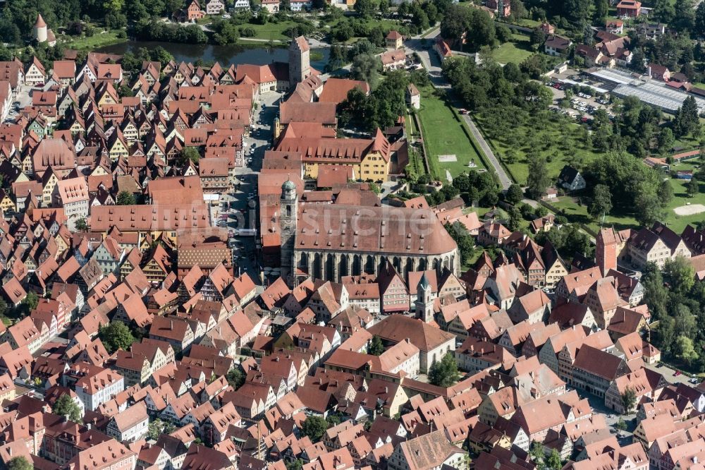 Dinkelsbühl von oben - Altstadtbereich und Innenstadtzentrum in Dinkelsbühl im Bundesland Bayern, Deutschland