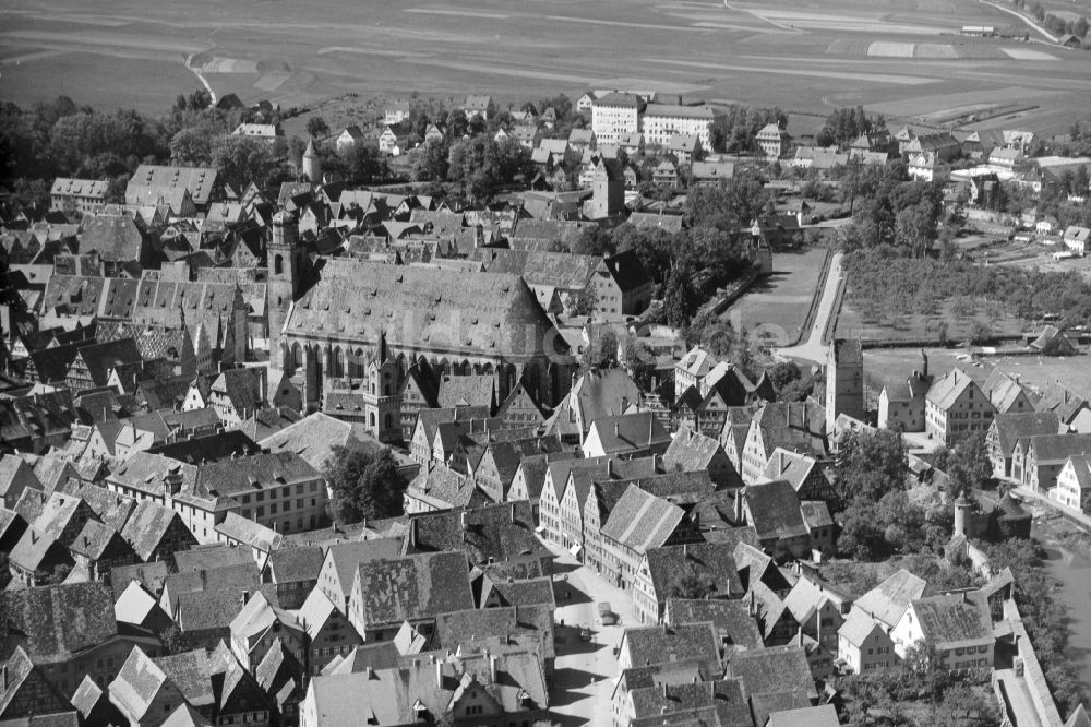 Dinkelsbühl aus der Vogelperspektive: Altstadtbereich und Innenstadtzentrum in Dinkelsbühl im Bundesland Bayern, Deutschland