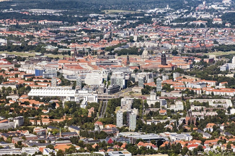 Dresden aus der Vogelperspektive: Altstadtbereich und Innenstadtzentrum in Dresden im Bundesland Sachsen, Deutschland