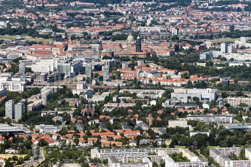 Dresden von oben - Altstadtbereich und Innenstadtzentrum in Dresden im Bundesland Sachsen, Deutschland